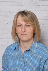 Bettina Erlinger, Assistentin